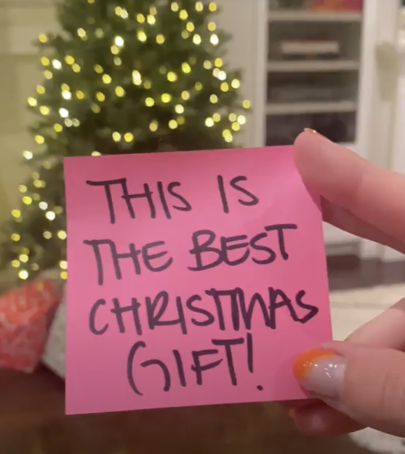 This Digital Photo Frame Is The Best Christmas Gift That Sells Out Every Season