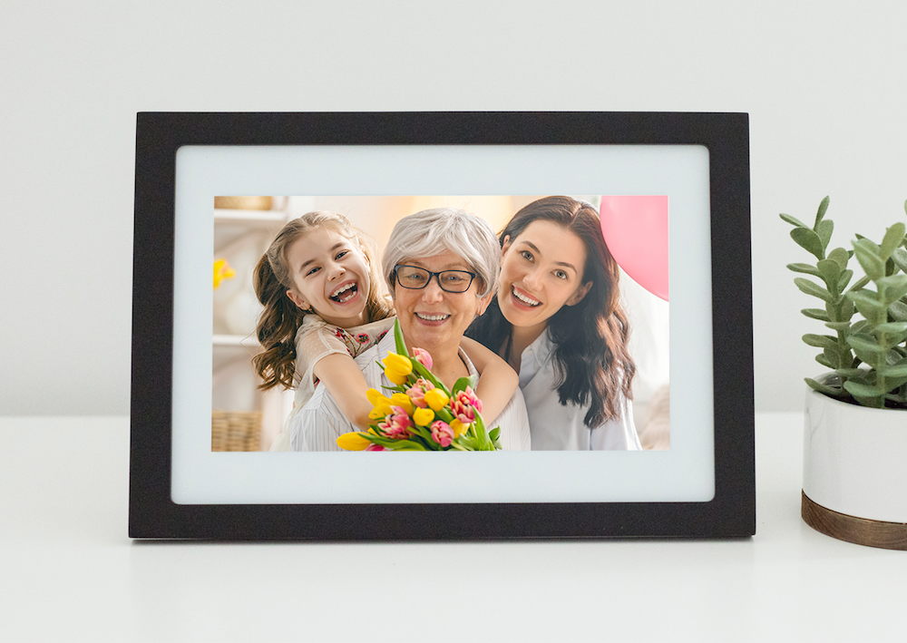 This Photo Frame Has A Killer Feature That Makes It The Perfect Mother's Day Gift