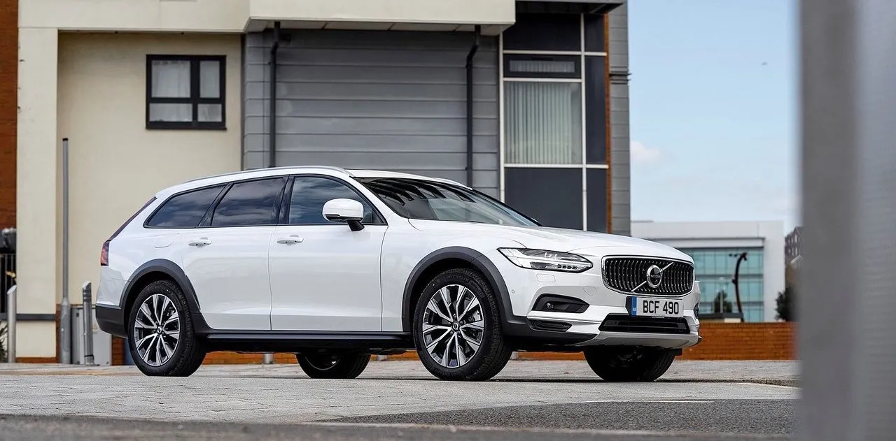 V90 Cross Country 2023