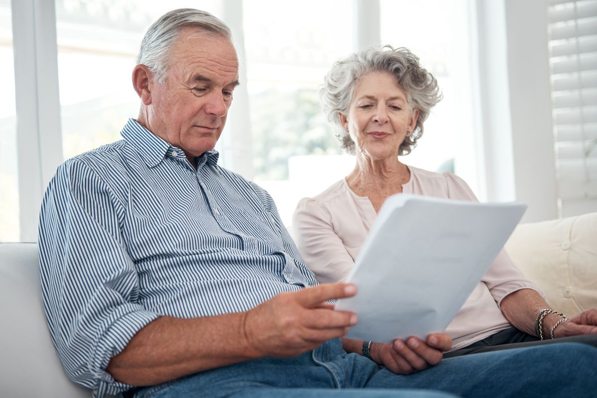 A couple reviewing their Medicare Advantage ANOC