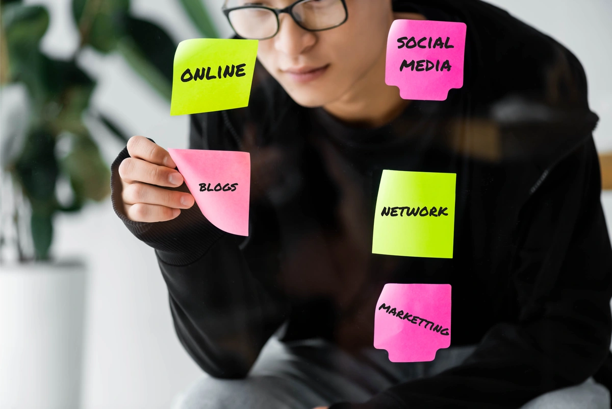 Woman with post it notes with titles related to online marketing