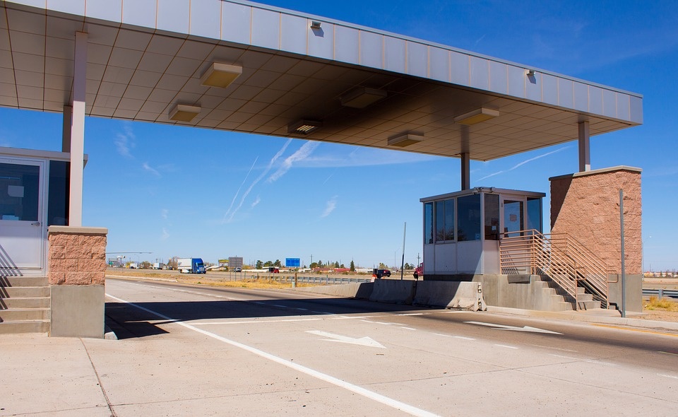 The Most Important Dos and Don’ts When Stopping at a Weigh Station