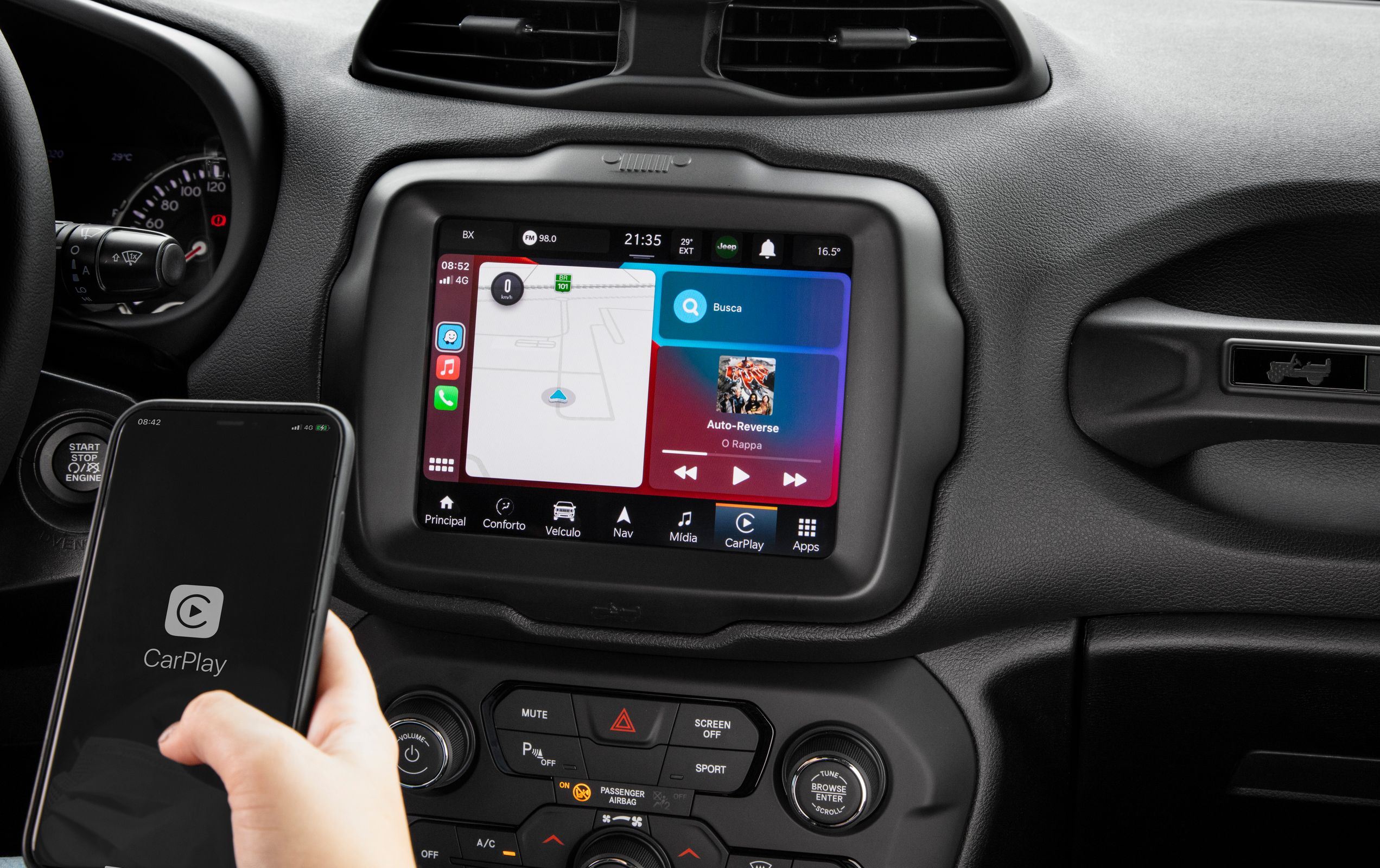 Apple CarPlay na tela de um Jeep Renegade