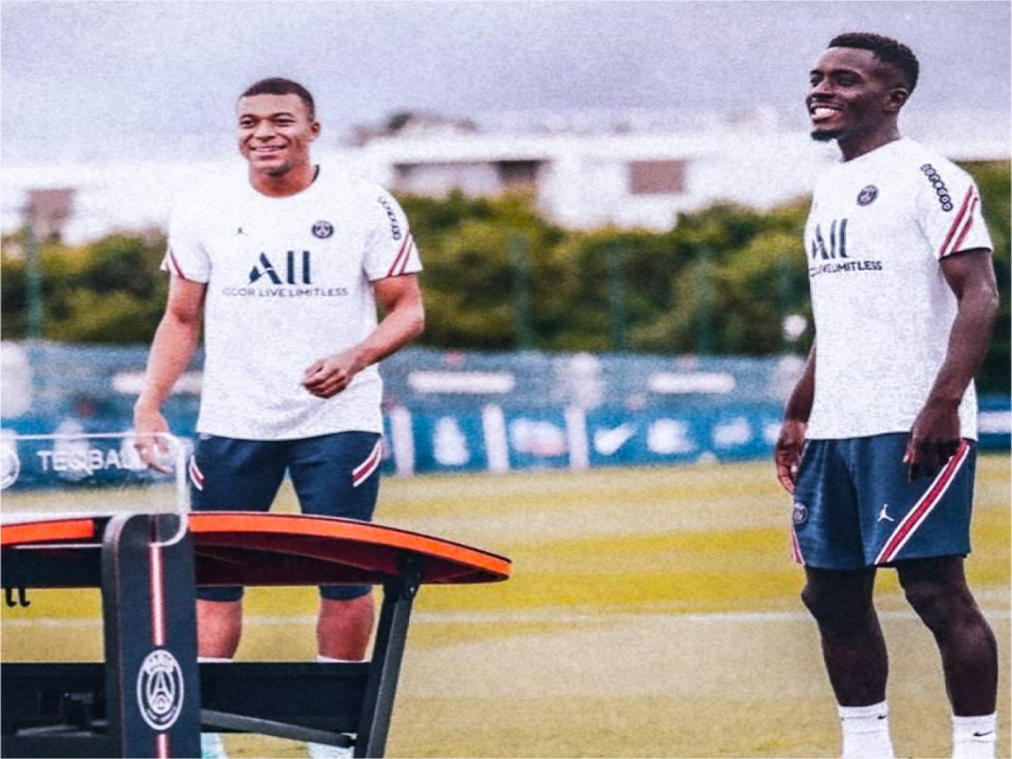 Idrissa Gueye and Mbappé are enjoying playing teqball!
