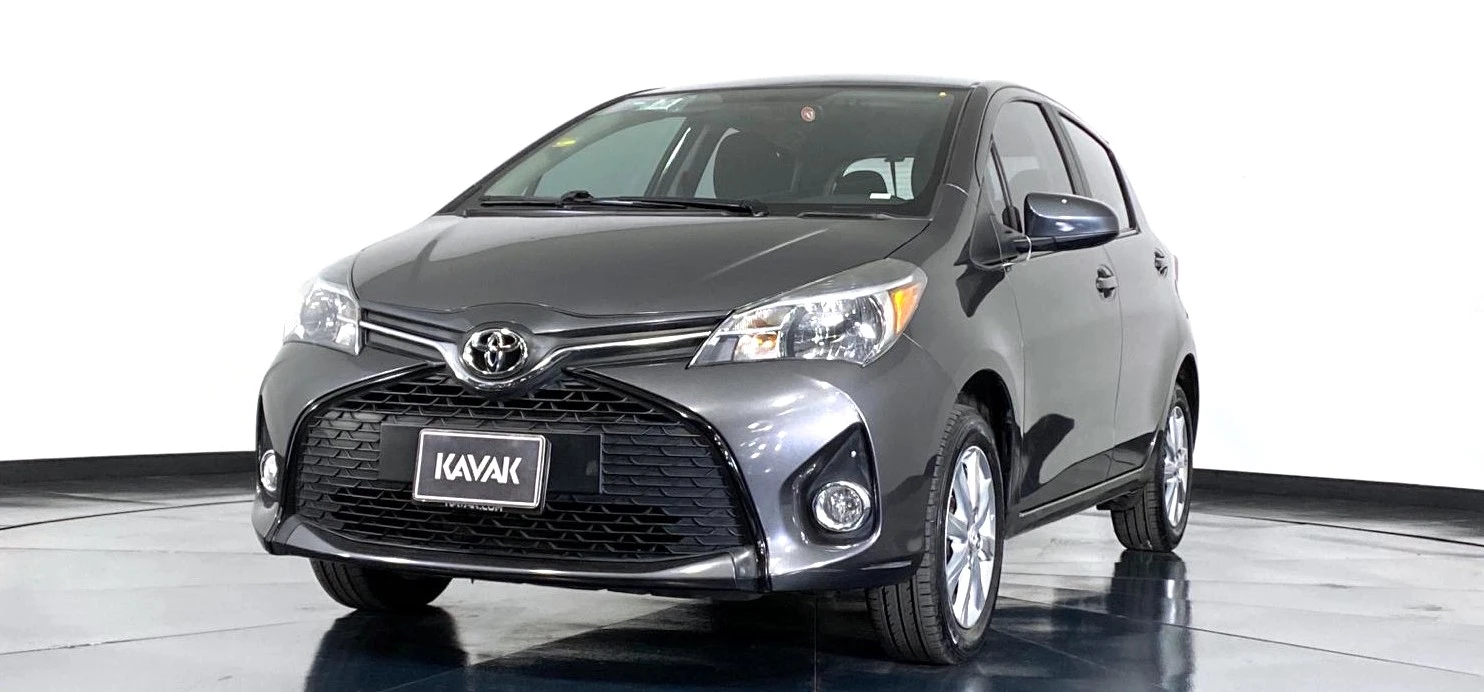 Toyota Yaris SE Hatchback 2016