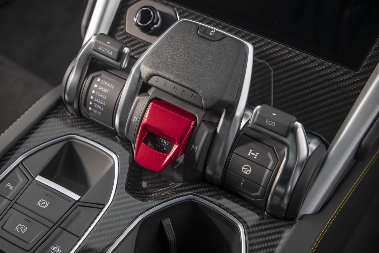 Lamborghini Urus interior