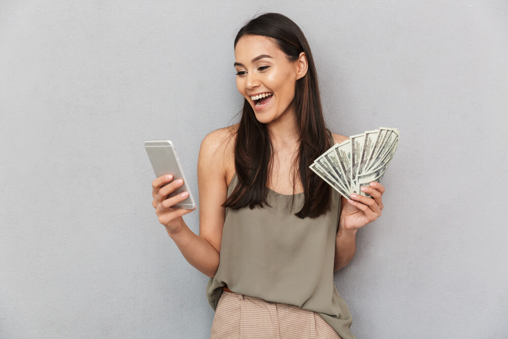 woman happy about kentucky payday loan 