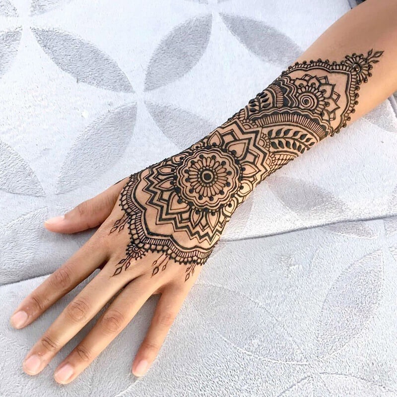 henna tattoo