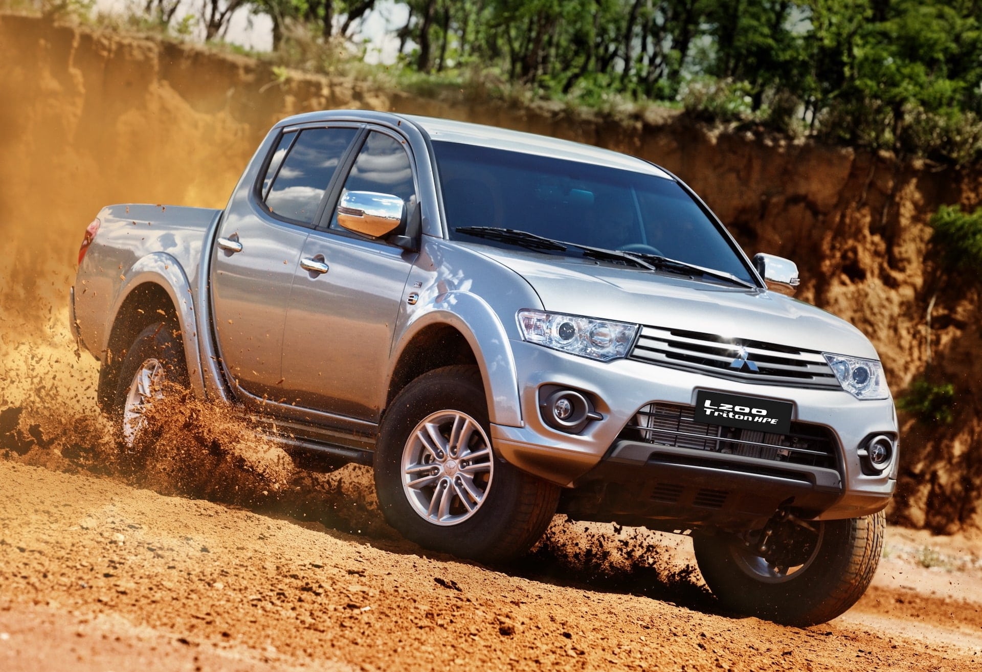 L200 Triton 2015: picape todo-o-terreno Mitsubishi