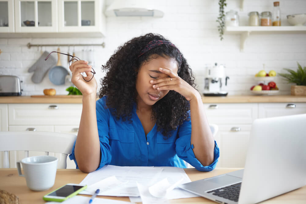 woman stressed over budgeting and looking into online payday loan
