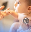 bebê passando em consulta com pediatra