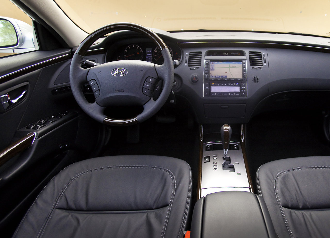 Azera 2011 Interior