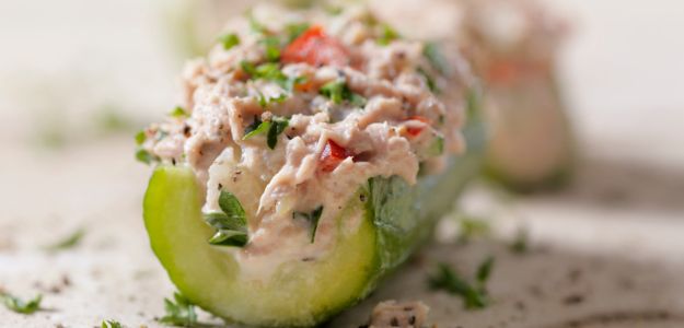 Pepino relleno de atun.jpg