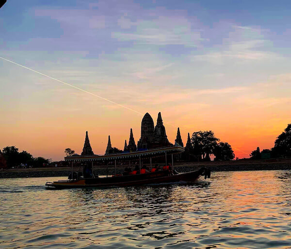 Sunset boat tour in Ayutthaya