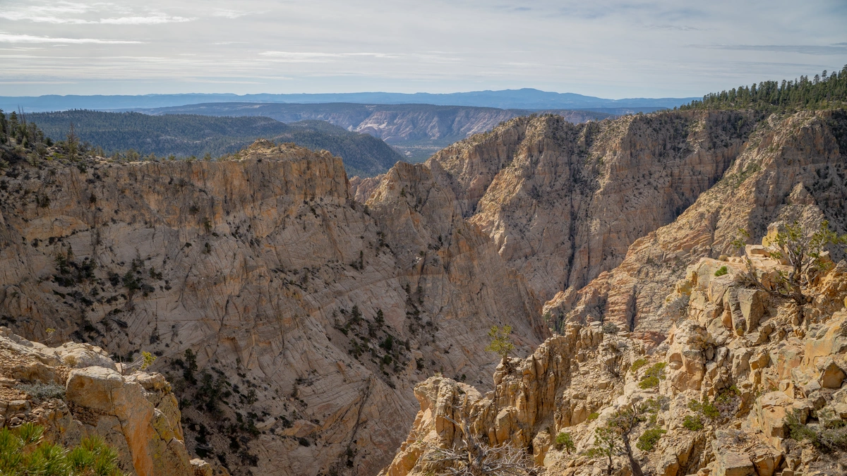 Rock features of Hells Backbone Loop in Utah