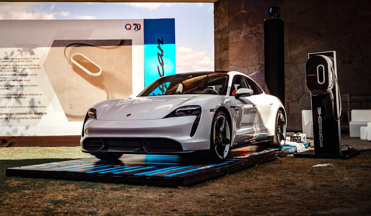 Porsche Taycan 2023 Eléctrico