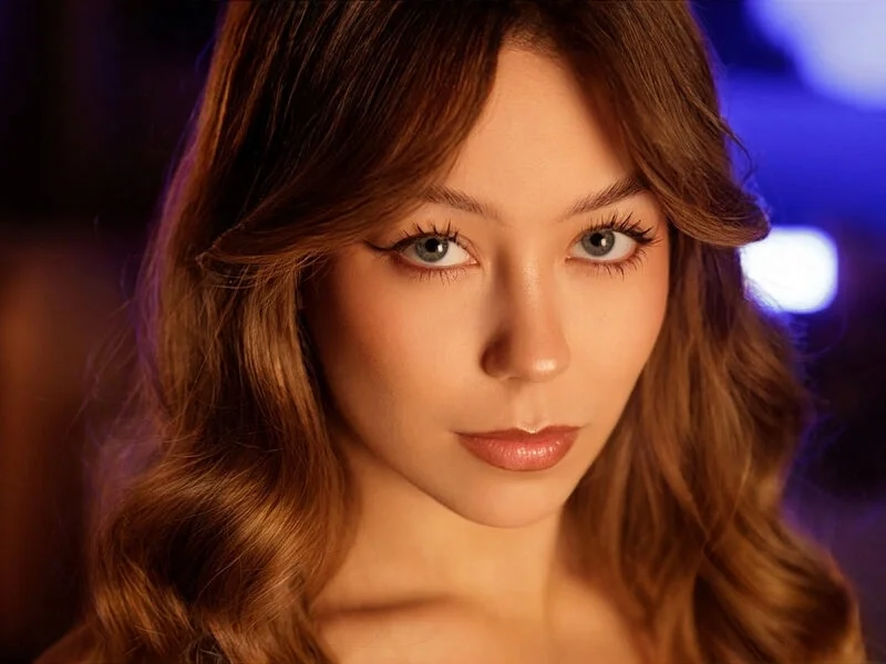 Emma Robi live on Flirt4Free and LiveFreeCams