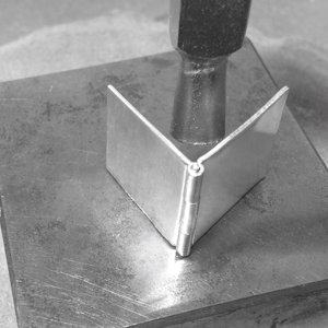 Creating a hinge pin in jewelry