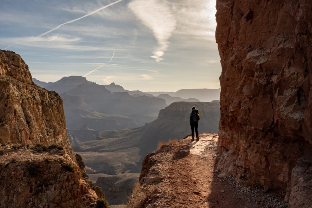 woman hiking the grand canyon