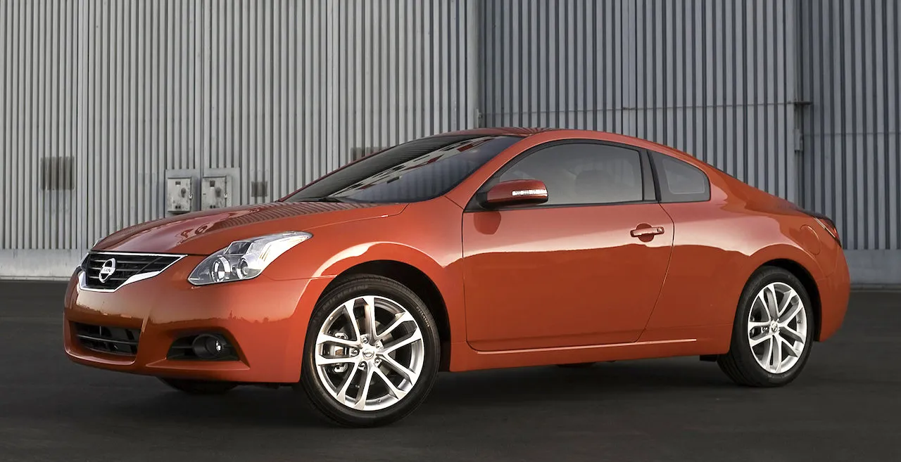 Nissan Altima coupe 2010
