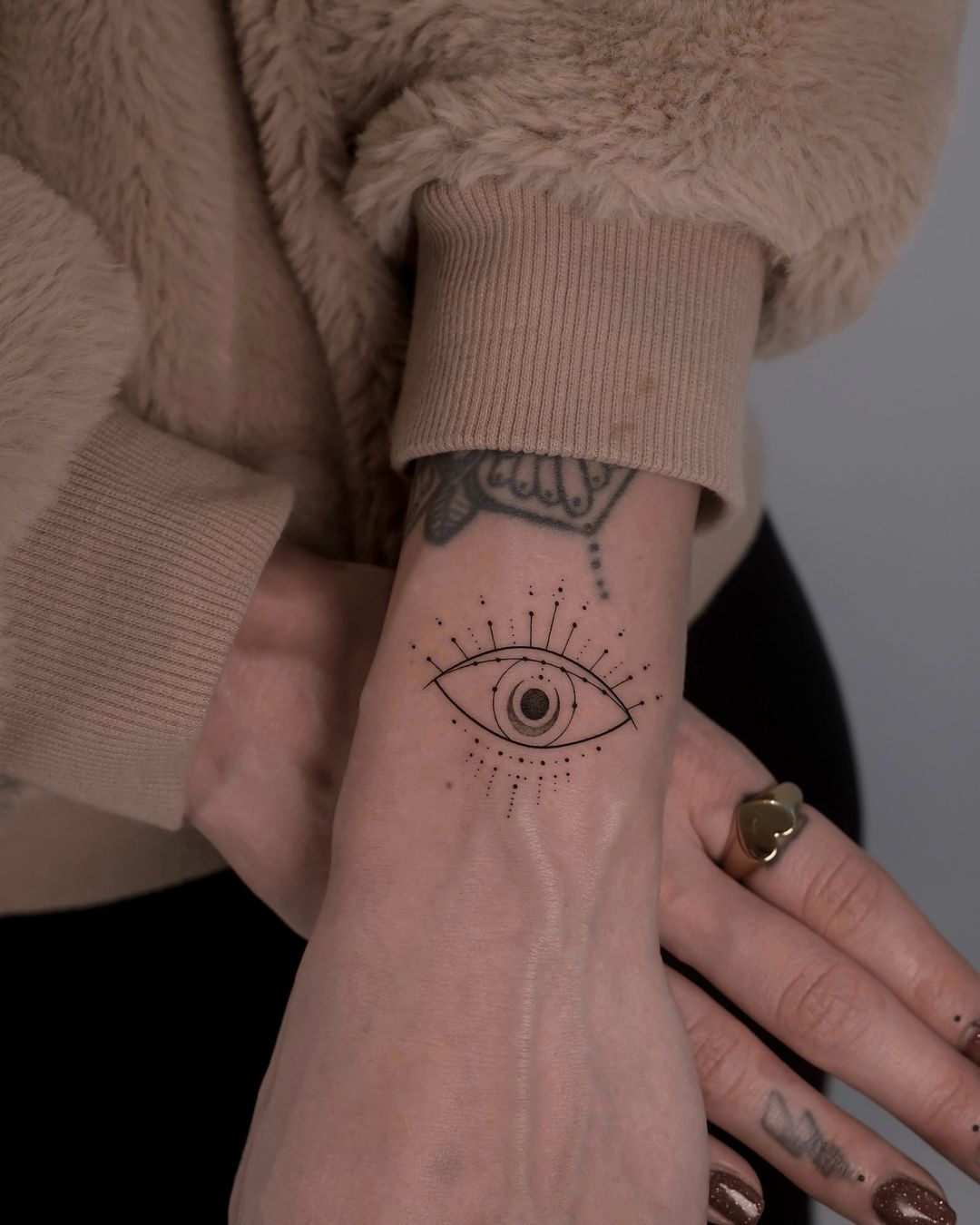 minimalist geometric tattoo by sophie monochrom