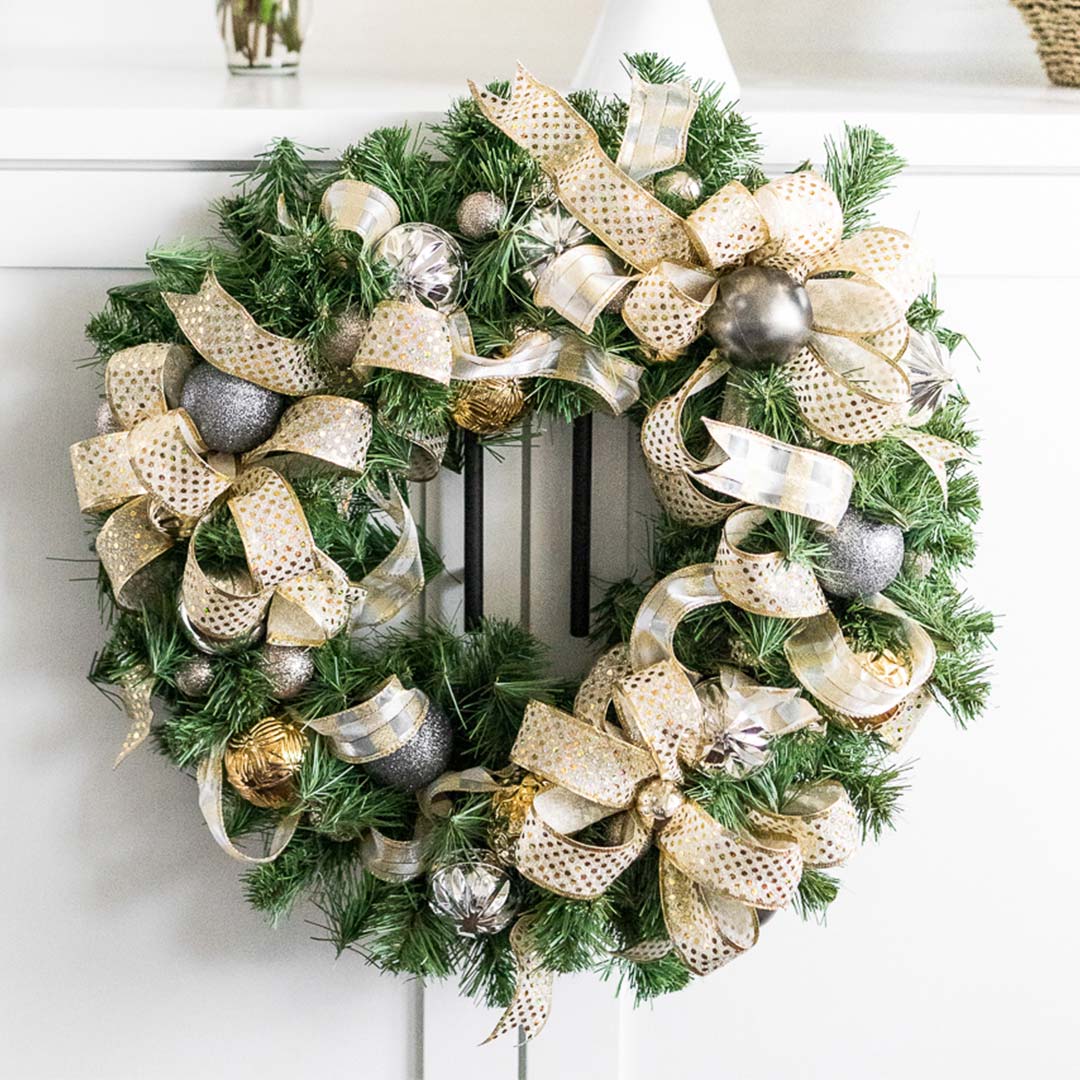 What is the story of the Christmas wreath?