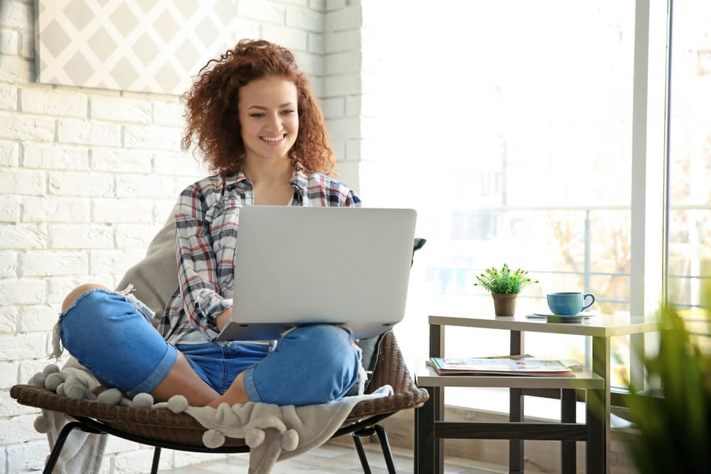 Woman applying for a title loan online