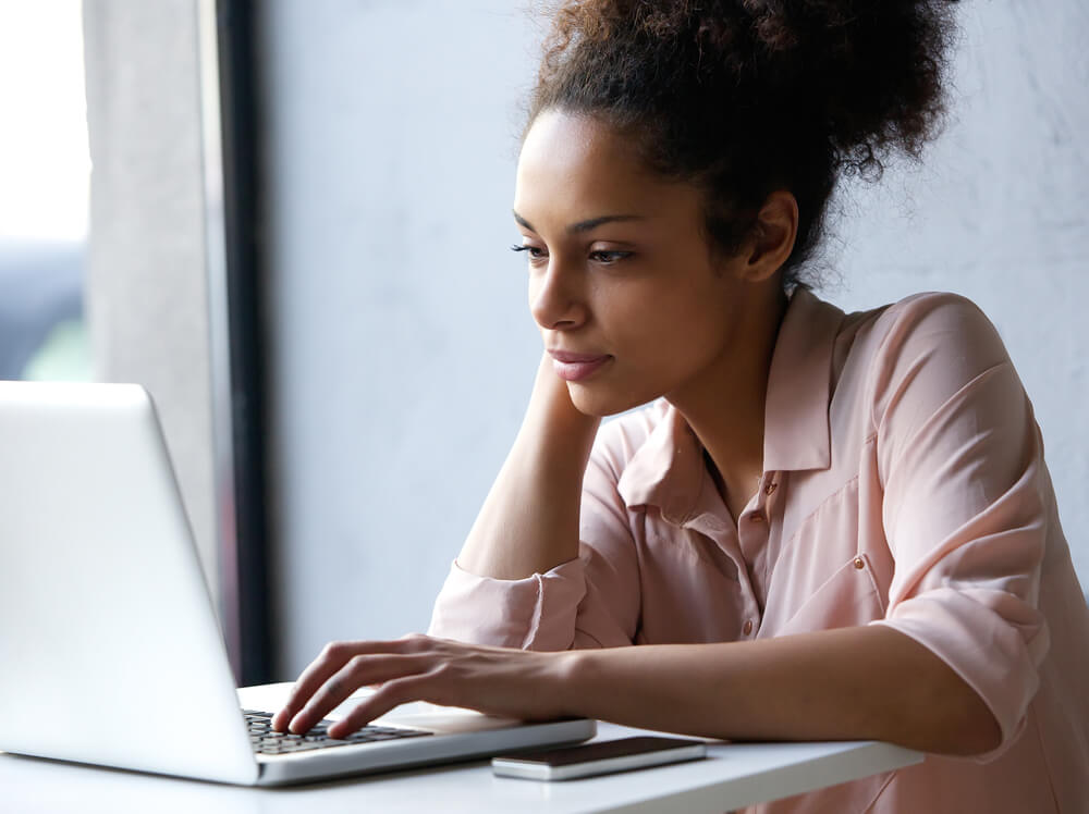 Black woman applying for a online title loan in delaware