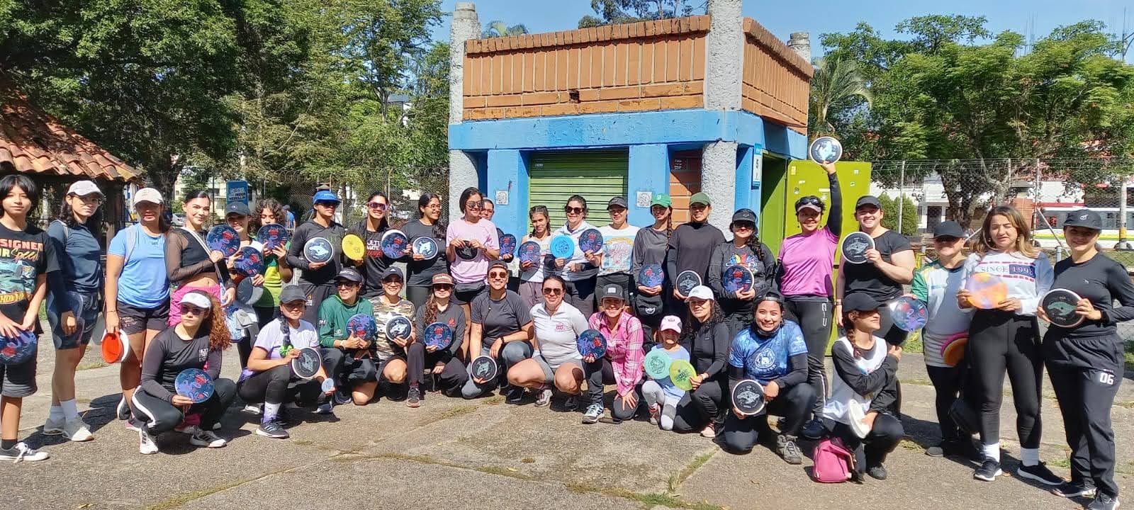 A group of women gather to play disc golf in Medellín, Colombia