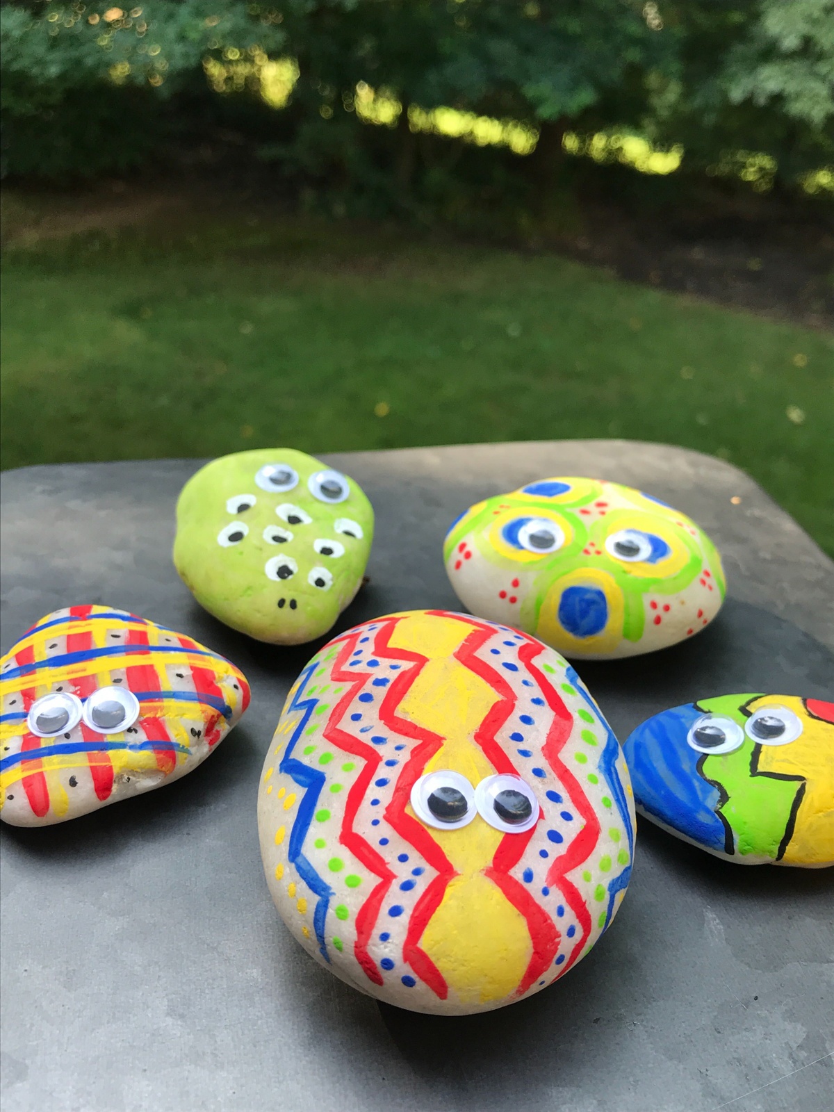 How To Make Painted Pet Rocks - Living Well Mom