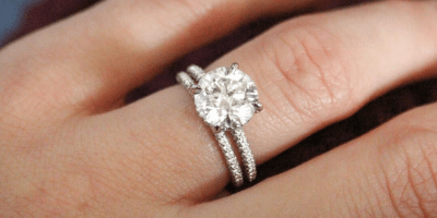 2.5 carat diamond ring on size 5 finger