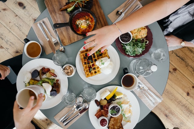 virtual-team-building-large-groups-breakfast.jpg