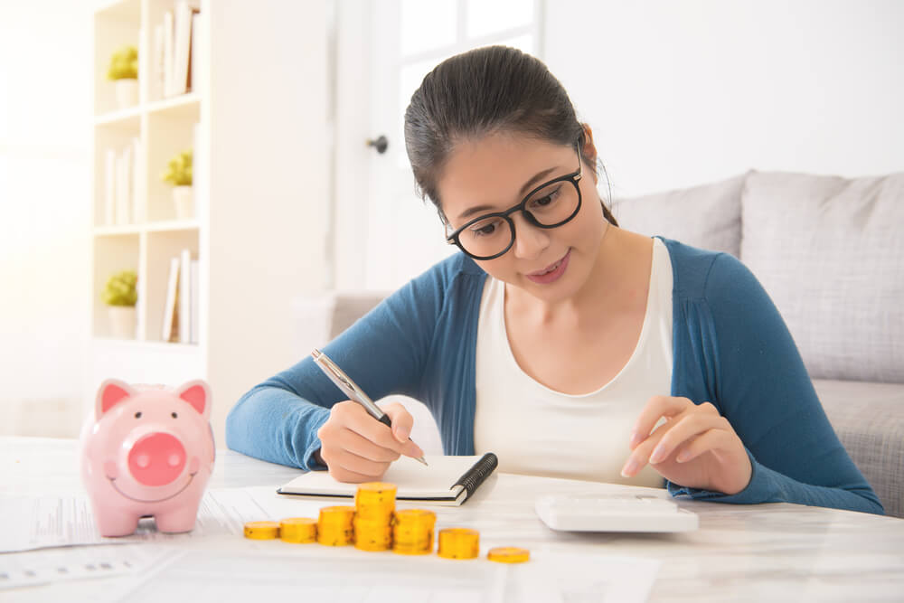 girl learning how to do personal finance