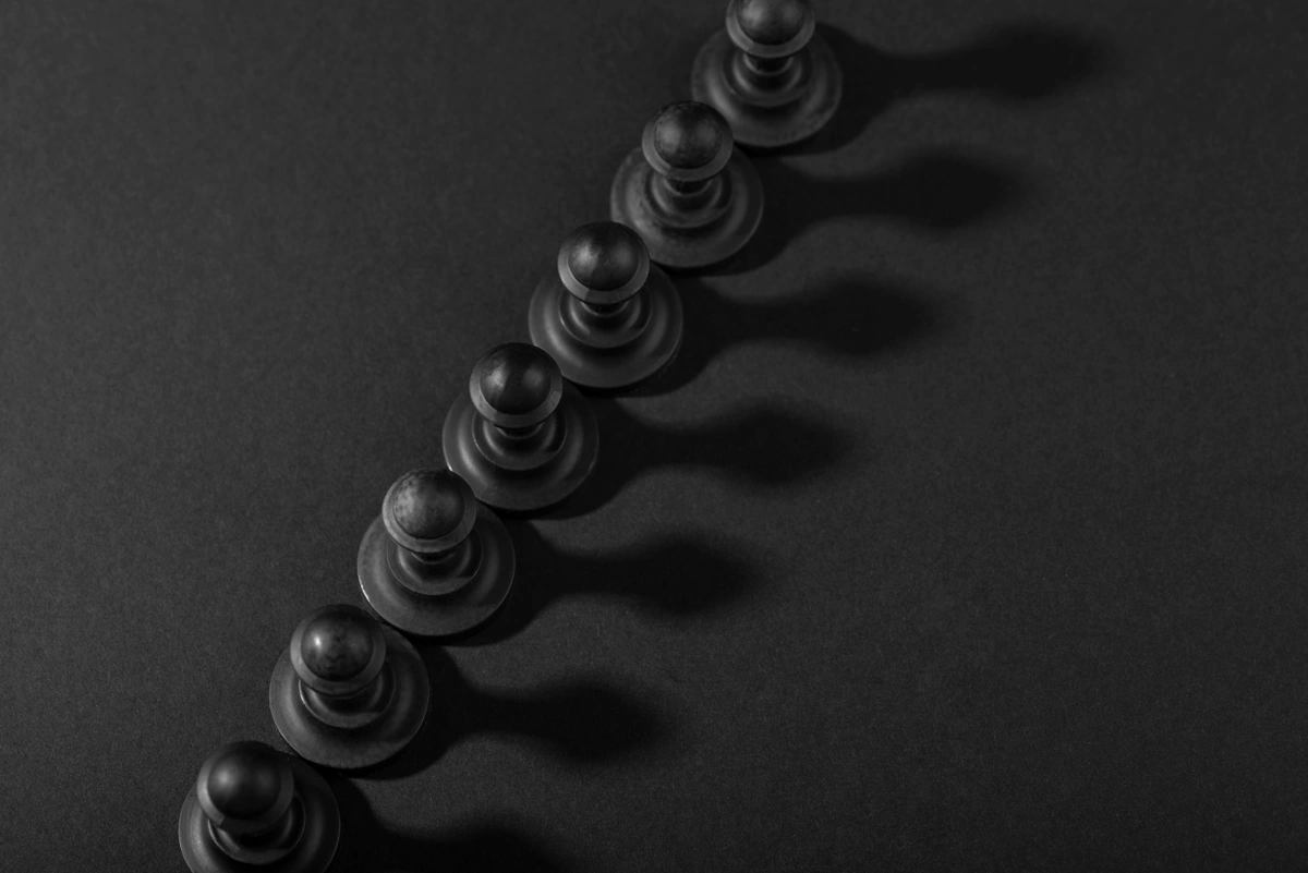 Monochrome image of chess pieces on a board, illustrating strategic thinking and the complexity of AI and IP law.