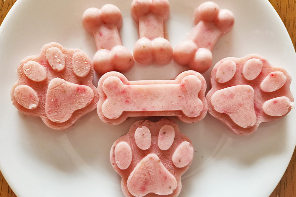 Strawberry Banana Pupsicles on a Plate