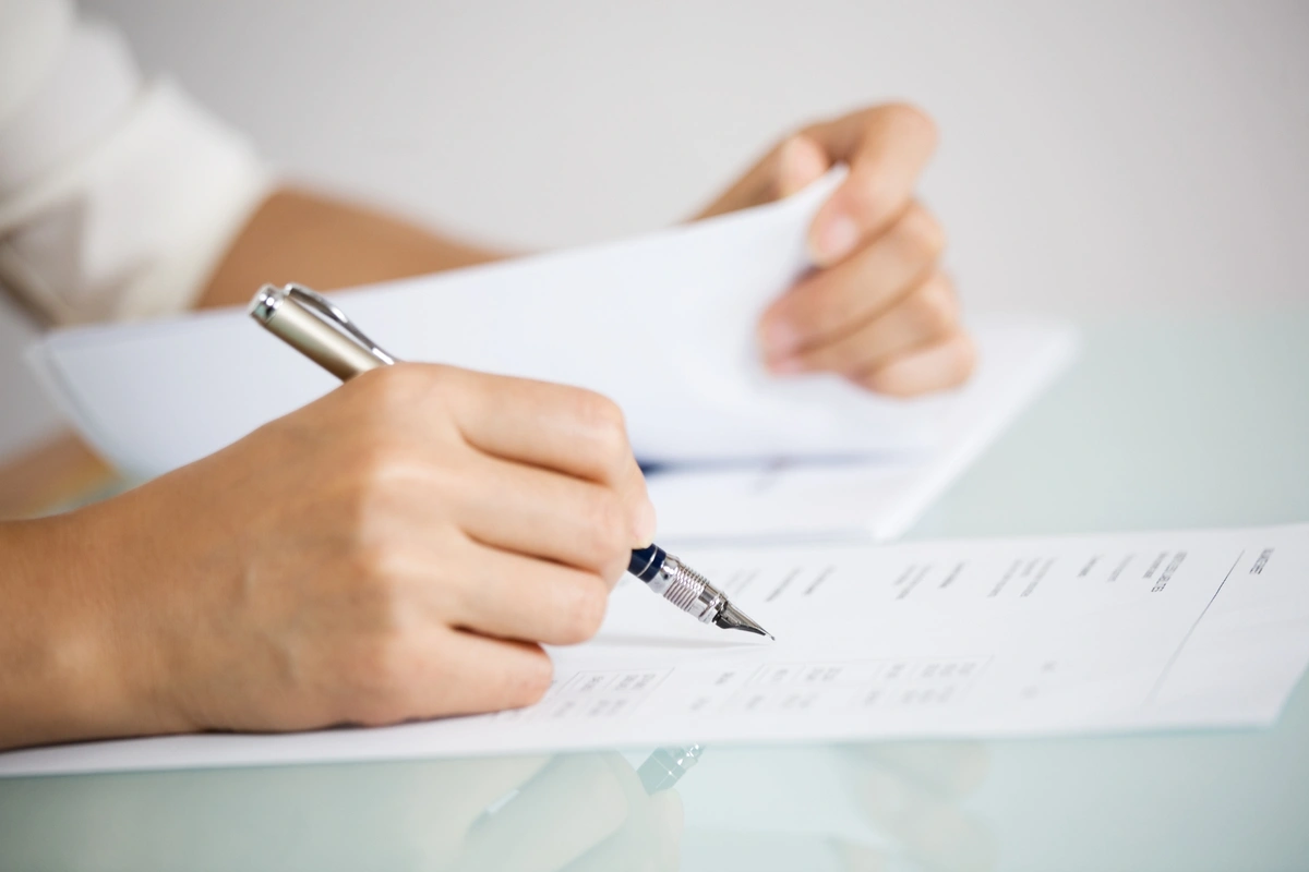 person signing an ANOC in Medicare