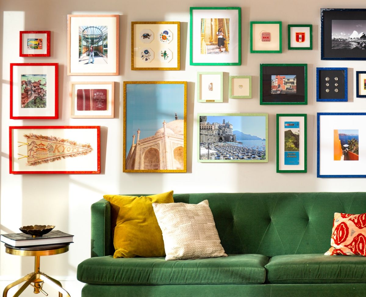 How to Choose the Right Frame for Your Wall Color