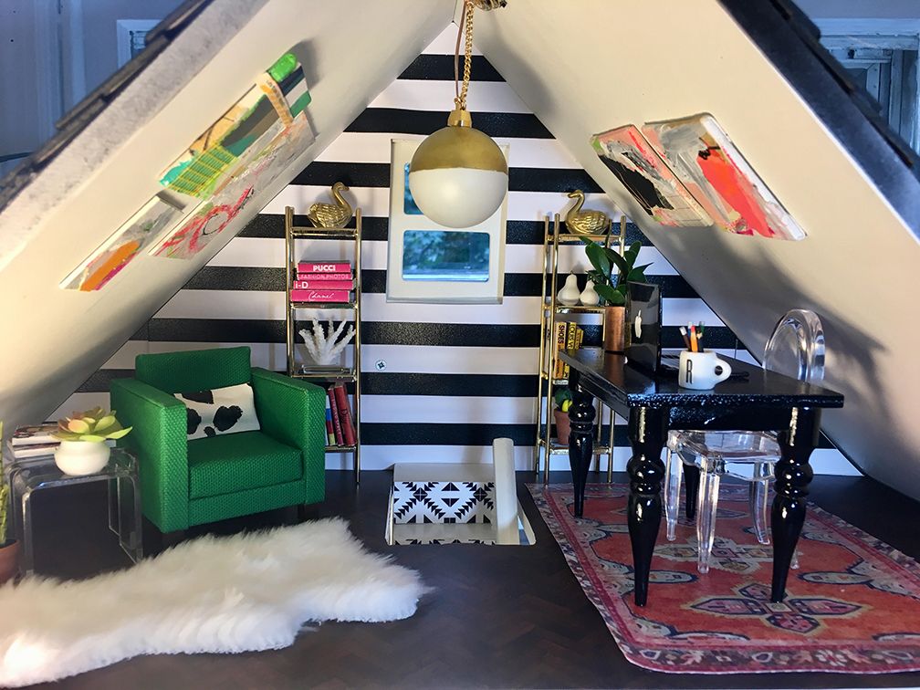 photo of miniature dollhouse room