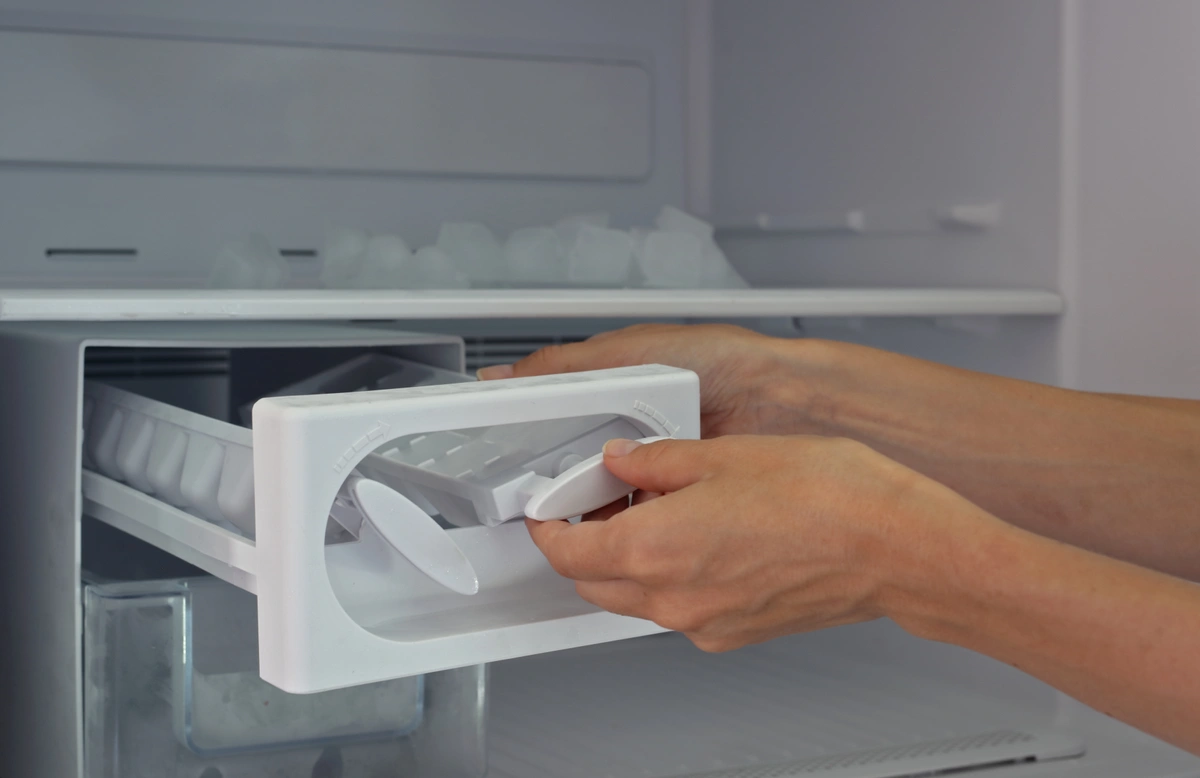 How To Use The Ice Maker In The Freezer