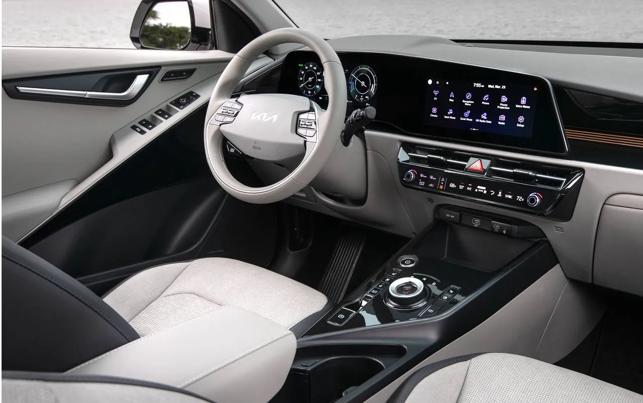 Camioneta h&iacute;brida Kia interior del Niro