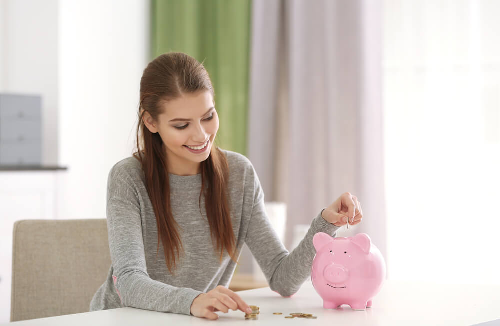 woman using money saving strategies
