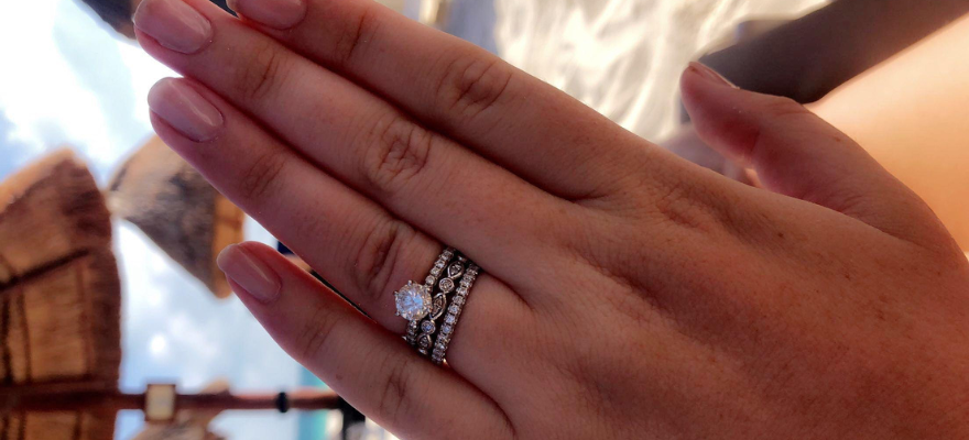 1 carat diamond ring on size 7 finger