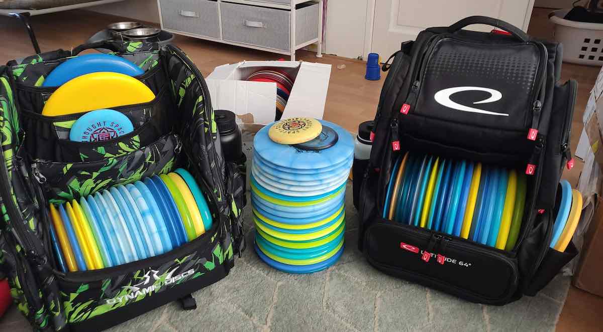 Disc golf bags filled with discs in Ukrainian flag colors