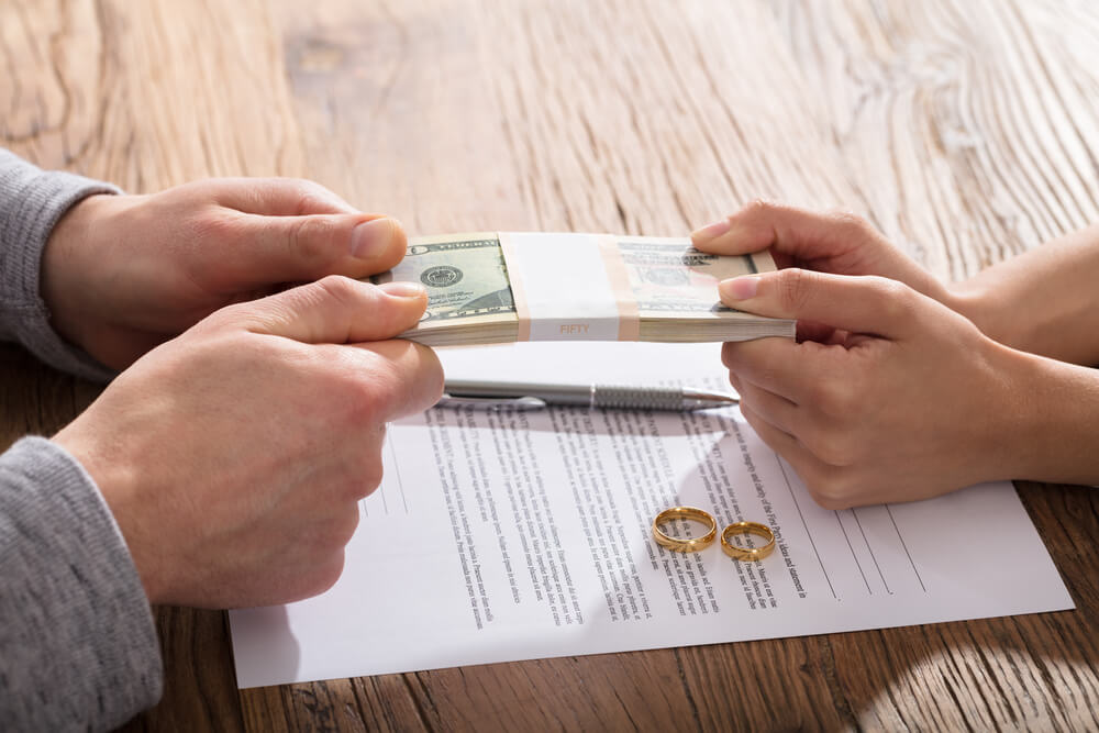 Couple finding out how a divorce affects your credit score
