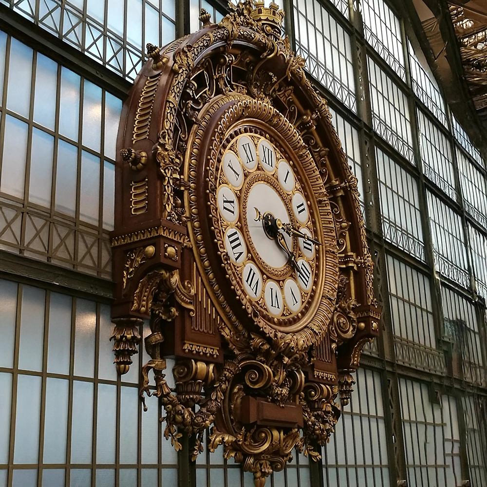 Vintage Analog Wall Clock in France.webp