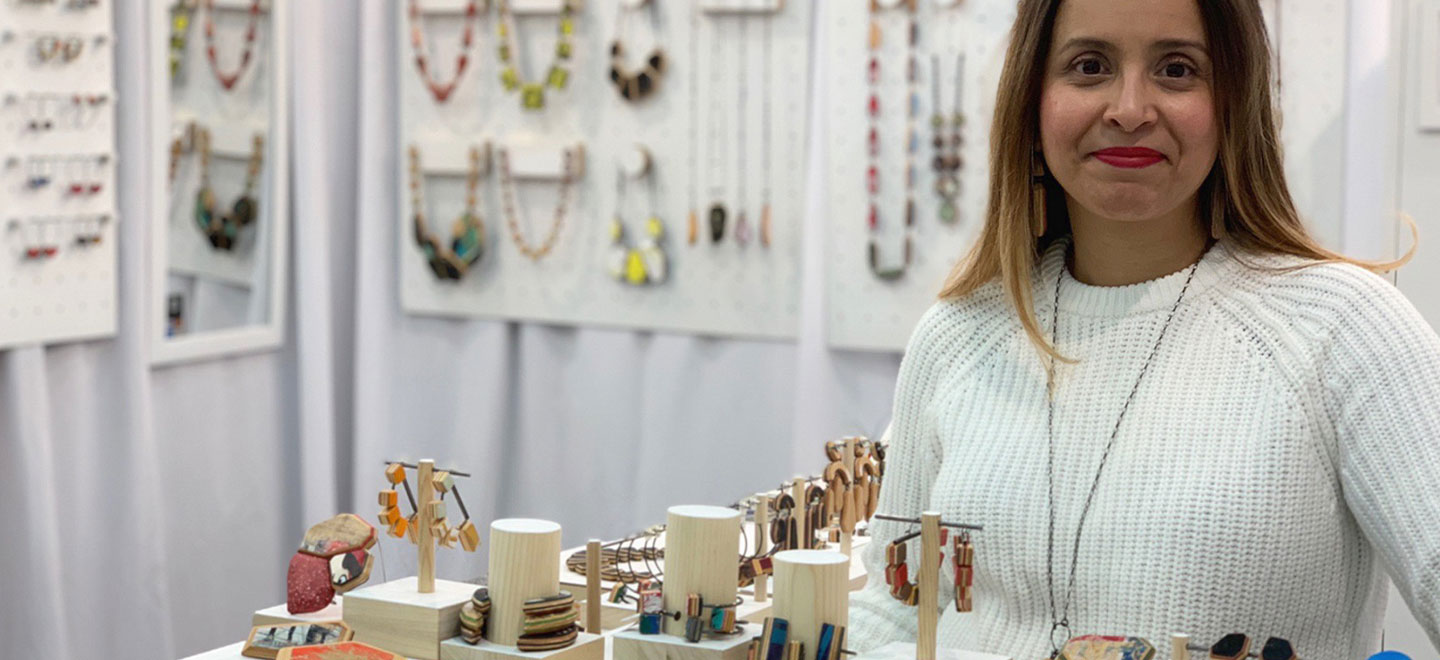 Curator Bella Neyman gave some great tips on showing your collection in jewelry exhibitions and some new ideas on where to look for one.