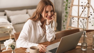 woman at home on a laptop