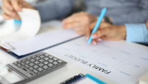 couple planning budget on calendar