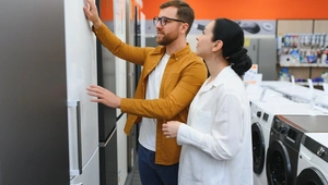 Couple shopping for a fridge