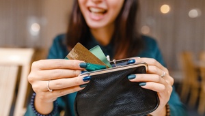 woman taking credit card out of purse